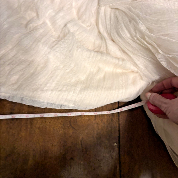 Monique Lhuillier Wedding Dress – Ivory Tulle Mermaid Gown –00 - Picture 13 of 16